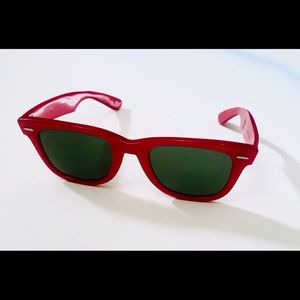 VINTAGE RAY BAN RED WAYFARER